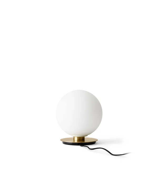 Audo Copenhagen - TR Bulb Wand-/Tischleuchte Brushed Brass/Matt Opal