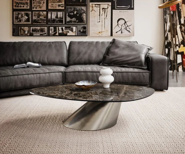 Couchtisch Edge Organisch 140x76 cm Keramik Laminam® Emperador Extra Lucidato Dunkelbraun Conis Edelstahl gebürstet