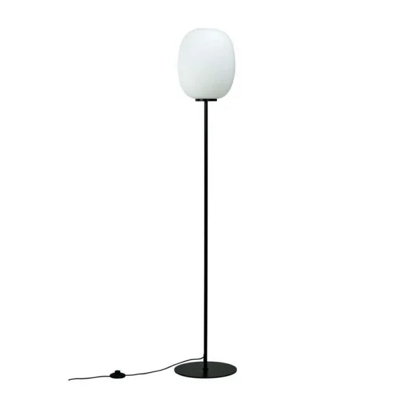 Dyberg Larsen - DL39 Stehleuchte Opal/Black DybergLarsen