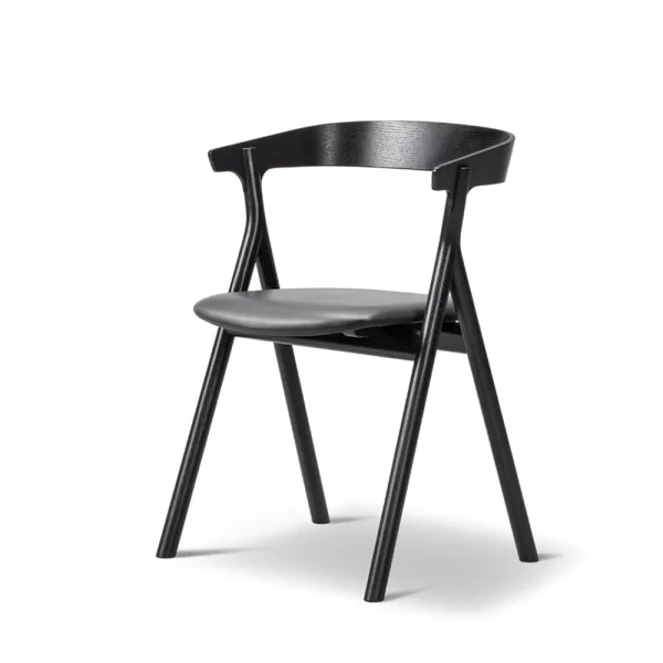 Fredericia Furniture Yksi 3340 Stuhl Leder premium 88-svartlackerad ek