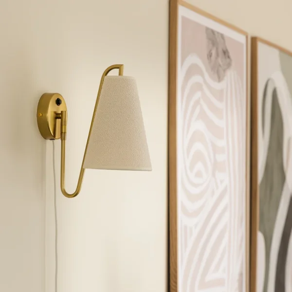 Globen Lighting - Lou Bouclè Wandleuchte weiß messing Stoff