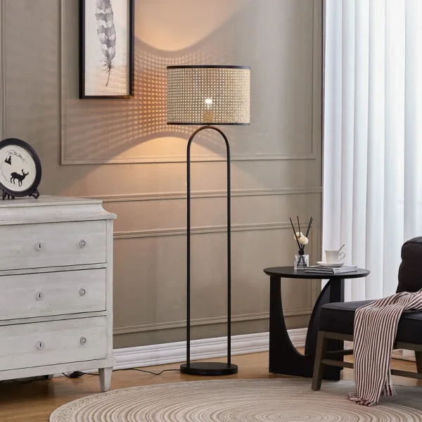 Lindby -  Stehleuchte Yaelle, 146 cm hoch, Rattan, schwarz, E27