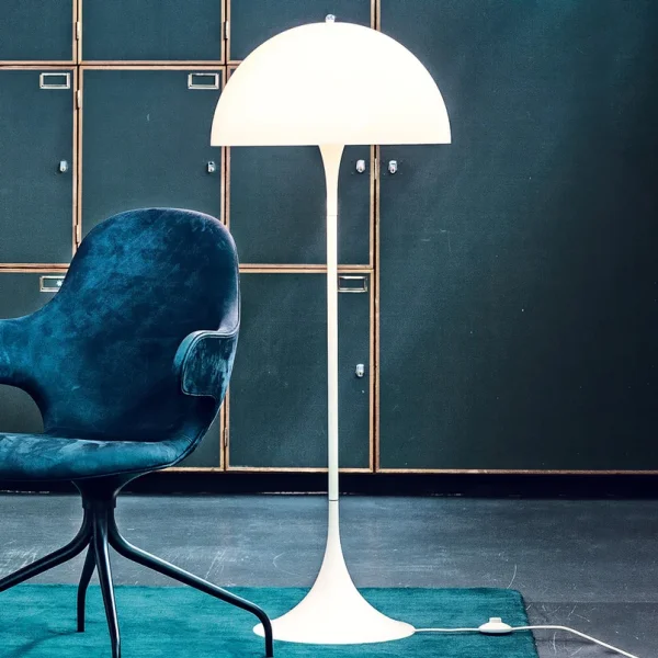 Louis Poulsen - Panthella Design-Stehlampe, opal
