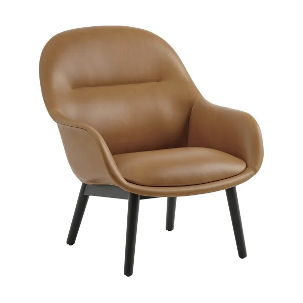 Muuto Fiber Lounge Sessel mit Eichenbeinen Refine leather cognac-black