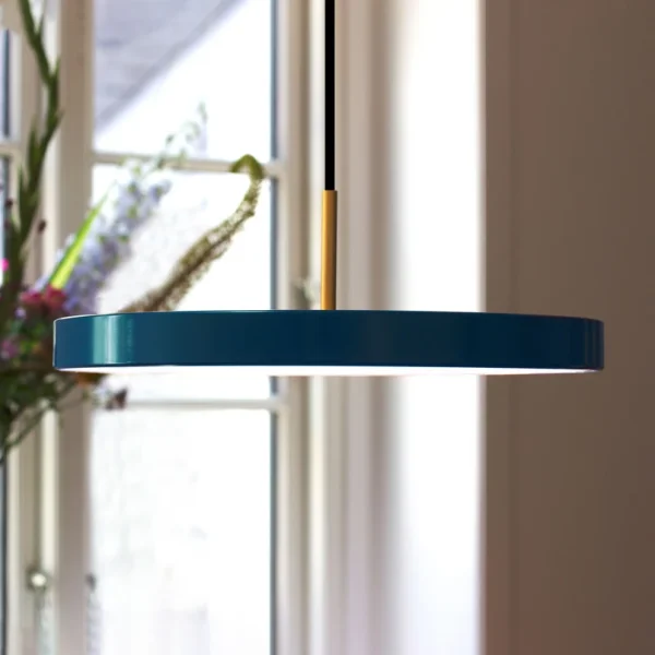 UMAGE - Asteria Medium LED-Hängelampe petrol/messing Ø 43 cm
